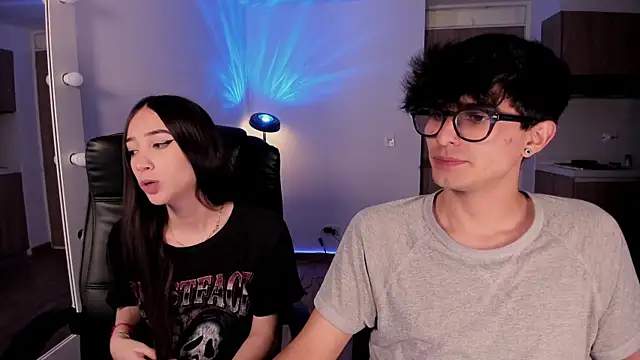 Snapshot of Mikeyvioleta_ chatting on 11-26-25, 10:33 Mikeyvioleta online show from 11-26-25, 10:33