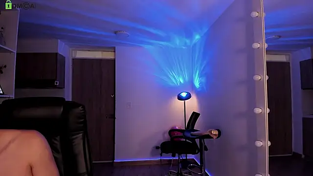 Snapshot of Mikeyvioleta_ chatting on 02-19-26, 09:27 Mikeyvioleta online show from 02-19-26, 09:27