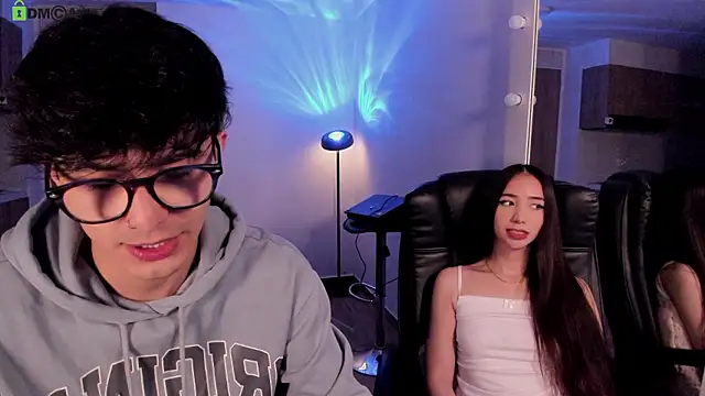 Snapshot of Mikeyvioleta_ chatting on 02-20-26, 09:43 Mikeyvioleta online show from 02-20-26, 09:43