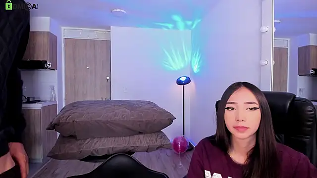 Snapshot of Mikeyvioleta_ chatting on 03-02-26, 01:40 Mikeyvioleta online show from 03-02-26, 01:40