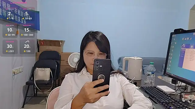 Snapshot of Rose-128 chatting on 10-30-25, 04:47 Rose-128 online show from 10-30-25, 04:47