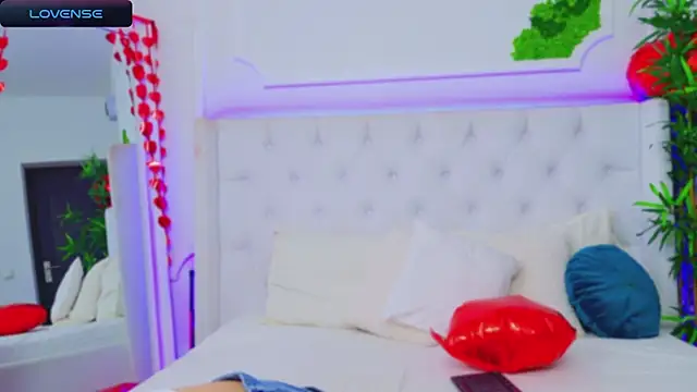 Snapshot of AriannaSins chatting on 02-18-25, 01:33 AriannaSins online show from 02-18-25, 01:33