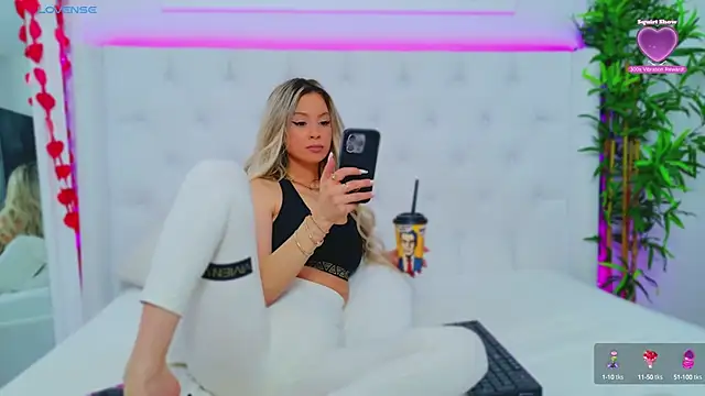 Snapshot of AriannaSins chatting on 03-06-25, 04:38 AriannaSins online show from 03-06-25, 04:38