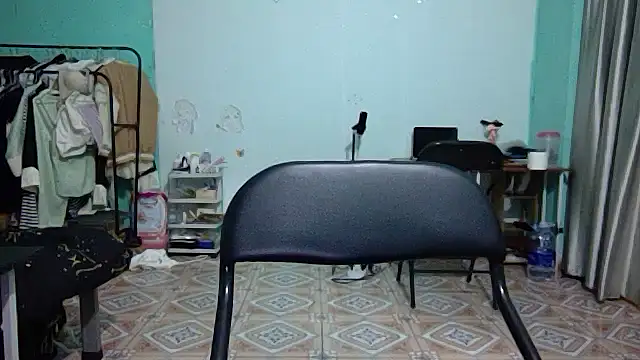 Snapshot of Baby_2k2 chatting on 10-19-25, 01:50 Baby 2k2 online show from 10-19-25, 01:50