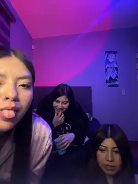 Snapshot of Bzzy01 chatting on 10-15-25, 10:04 Bzzy01 online show from 10-15-25, 10:04