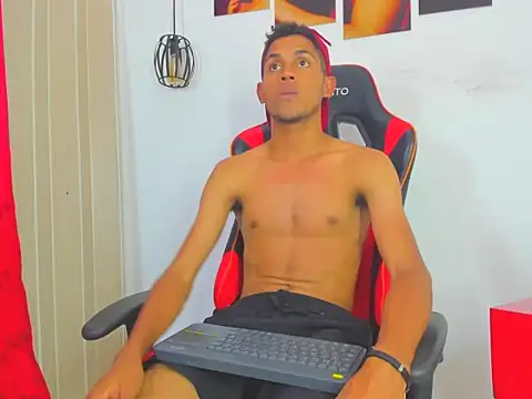 Snapshot of sexy_latin_cum chatting on 10-17-25, 02:15 sexy latin cum online show from 10-17-25, 02:15