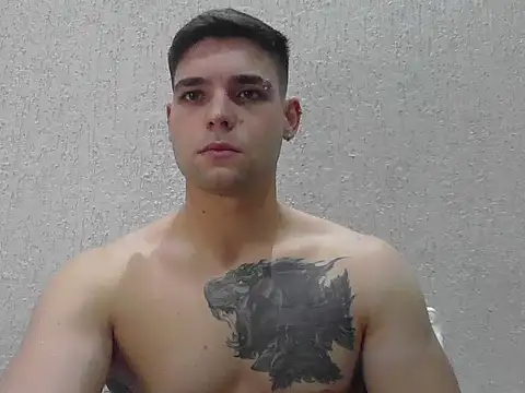 Snapshot of Zure-xxx chatting on 04-28-26, 11:32 Zure-xxx online show from 04-28-26, 11:32