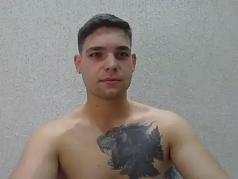 Snapshot of Zure-xxx chatting on 04-29-26, 11:44 Zure-xxx online show from 04-29-26, 11:44