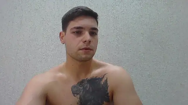 Snapshot of Zure-xxx chatting on 05-15-26, 10:50 Zure-xxx online show from 05-15-26, 10:50