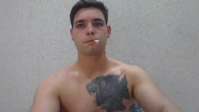 Snapshot of Zure-xxx chatting on 05-27-26, 01:35 Zure-xxx online show from 05-27-26, 01:35