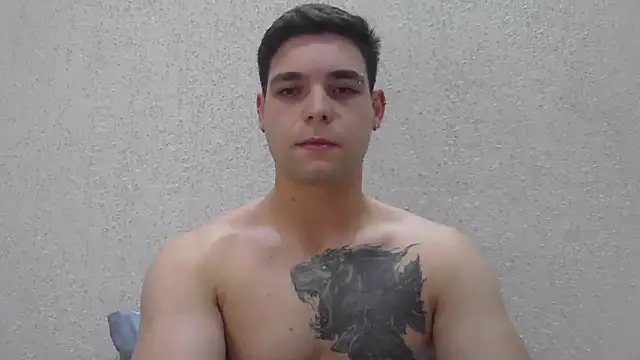 Snapshot of Zure-xxx chatting on 05-27-26, 01:57 Zure-xxx online show from 05-27-26, 01:57
