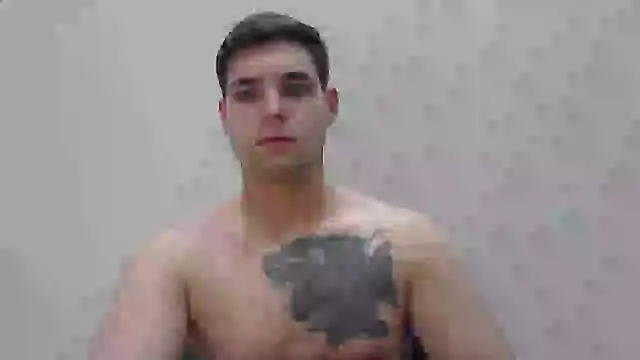 Snapshot of Zure-xxx chatting on 05-29-26, 01:58 Zure-xxx online show from 05-29-26, 01:58