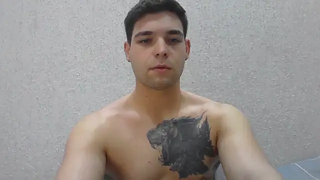Snapshot of Zure-xxx chatting on 06-05-26, 02:07 Zure-xxx online show from 06-05-26, 02:07