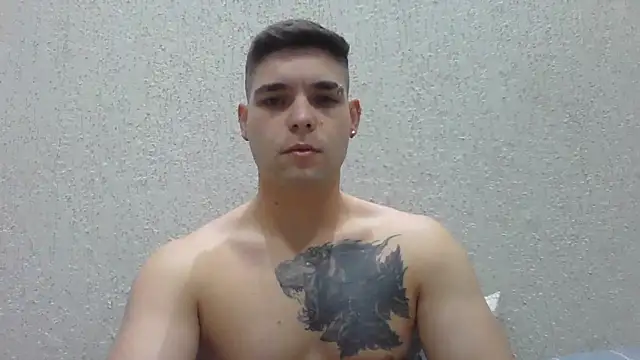 Snapshot of Zure-xxx chatting on 06-17-26, 07:26 Zure-xxx online show from 06-17-26, 07:26
