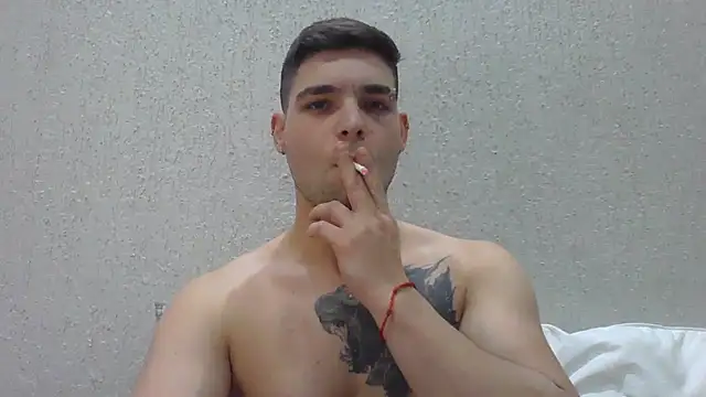 Snapshot of Zure-xxx chatting on 06-24-26, 12:31 Zure-xxx online show from 06-24-26, 12:31