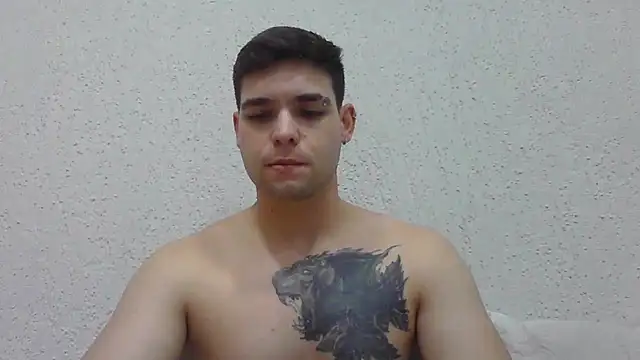 Snapshot of Zure-xxx chatting on 07-08-26, 05:39 Zure-xxx online show from 07-08-26, 05:39