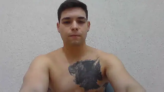 Snapshot of Zure-xxx chatting on 07-12-26, 10:45 Zure-xxx online show from 07-12-26, 10:45