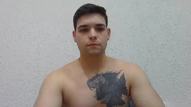 Snapshot of Zure-xxx chatting on 07-13-26, 11:40 Zure-xxx online show from 07-13-26, 11:40