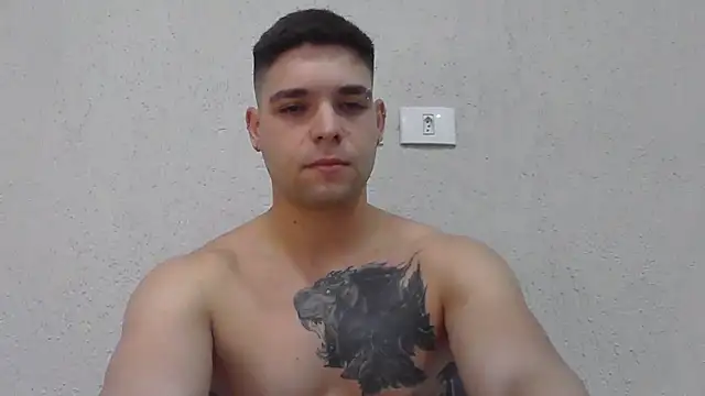 Snapshot of Zure-xxx chatting on 07-25-26, 04:54 Zure-xxx online show from 07-25-26, 04:54