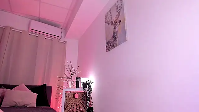 Snapshot of Divine_Madeleine chatting on 04-30-26, 06:09 Divine Madeleine online show from 04-30-26, 06:09
