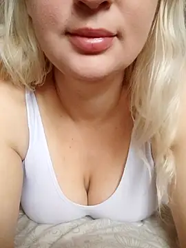 Snapshot of PaigexLynn chatting on 11-12-25, 06:47 PaigexLynn online show from 11-12-25, 06:47