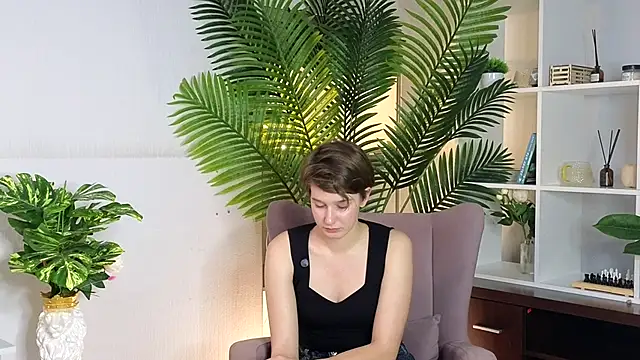 Snapshot of CaronArnstein chatting on 10-18-25, 11:33 CaronArnstein online show from 10-18-25, 11:33