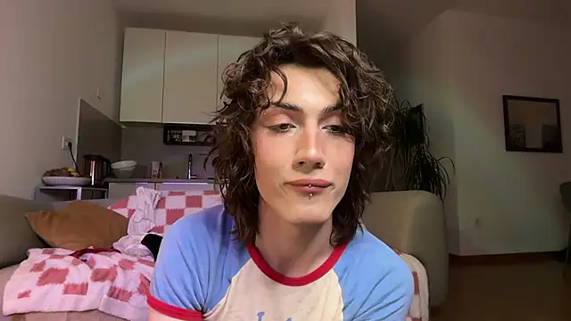 kira yoshika9e online show from 04-17-26, 07:50