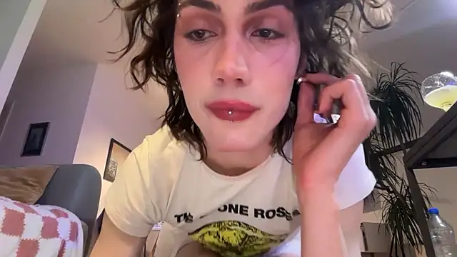 kira yoshika9e online show from 04-19-26, 06:10