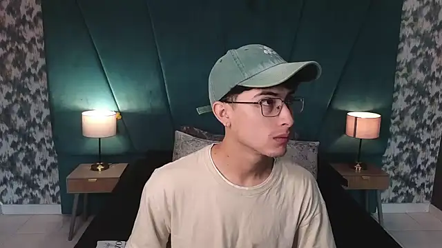 Aaron Eze online show from 06-12-26, 12:26