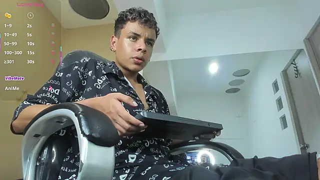 Xavier Fox    online show from 03-08-26, 05:22