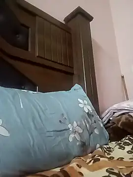 Snapshot of Bigtitsass81 chatting on 10-29-25, 12:29 Bigtitsass81 online show from 10-29-25, 12:29