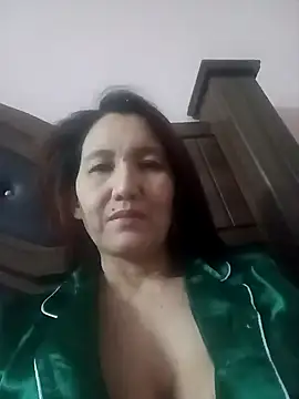 Snapshot of Bigtitsass81 chatting on 11-11-25, 05:24 Bigtitsass81 online show from 11-11-25, 05:24