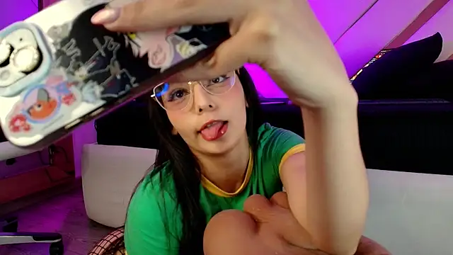 michelle cutee  online show from 06-29-26, 07:58