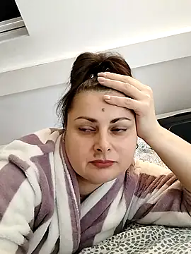 Snapshot of Geeni chatting on 10-20-25, 01:00 Geeni online show from 10-20-25, 01:00