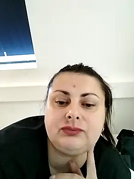 Snapshot of Geeni chatting on 10-22-25, 03:45 Geeni online show from 10-22-25, 03:45