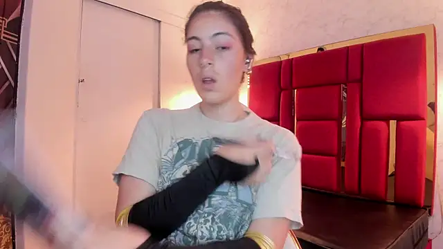 moon winy online show from 11-11-25, 11:43