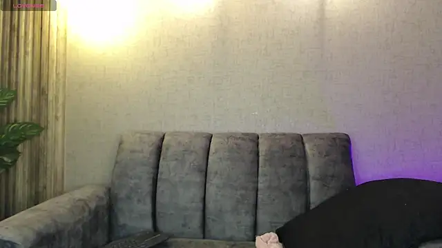 Snapshot of Ami_Le chatting on 10-18-25, 11:33 Ami Le online show from 10-18-25, 11:33