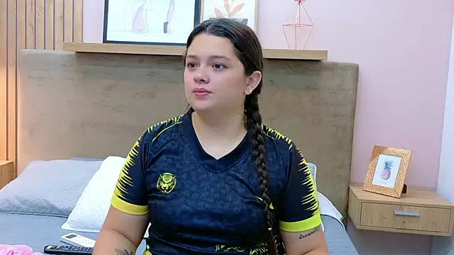 Tessa Stone online show from 02-11-26, 01:43