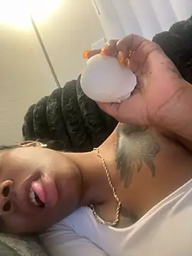 Snapshot of Caramel_Squirt64 chatting on 10-17-25, 07:33 Caramel Squirt64 online show from 10-17-25, 07:33