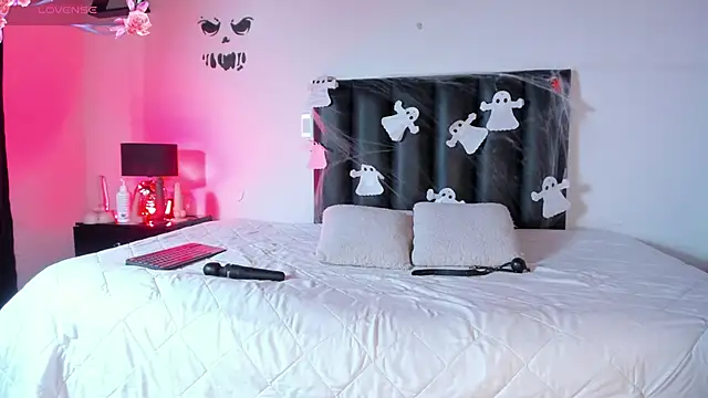 MelanieKimm online show from 10-22-25, 05:34