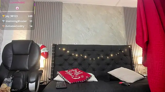 camila  bouzas online show from 12-17-25, 07:42