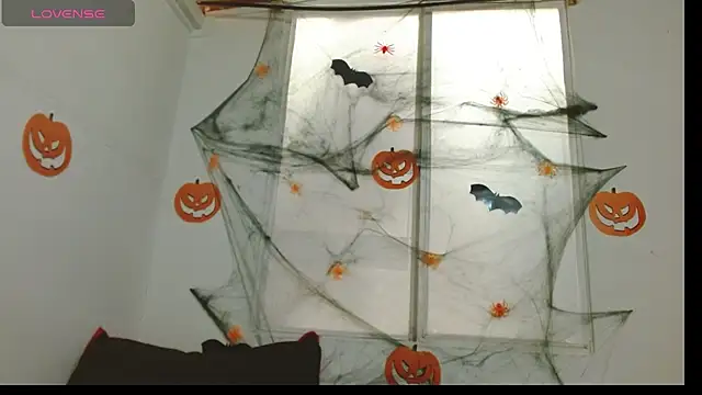 Snapshot of nicole-roman chatting on 10-22-25, 01:00 nicole-roman online show from 10-22-25, 01:00