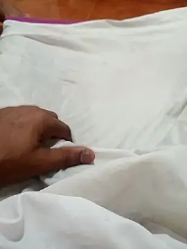 Snapshot of bullamon6549 chatting on 10-29-25, 05:47 bullamon6549 online show from 10-29-25, 05:47