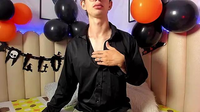 Sasha Blazes online show from 10-19-25, 03:40