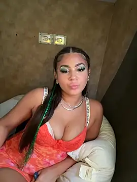 Snapshot of Keezylongway chatting on 10-27-25, 06:45 Keezylongway online show from 10-27-25, 06:45