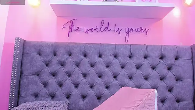 Sophiia 77 online show from 04-16-26, 09:39