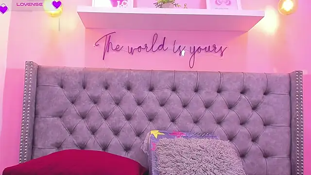 Sophiia 77 online show from 04-25-26, 09:12