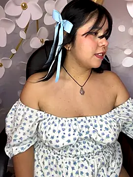 Snapshot of _Bella_7 chatting on 10-28-25, 02:37 Bella 7 online show from 10-28-25, 02:37