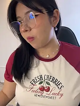 Snapshot of _Bella_7 chatting on 12-16-25, 02:49 Bella 7 online show from 12-16-25, 02:49