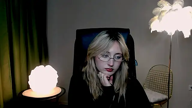 ScarlettScril online show from 10-17-25, 01:35